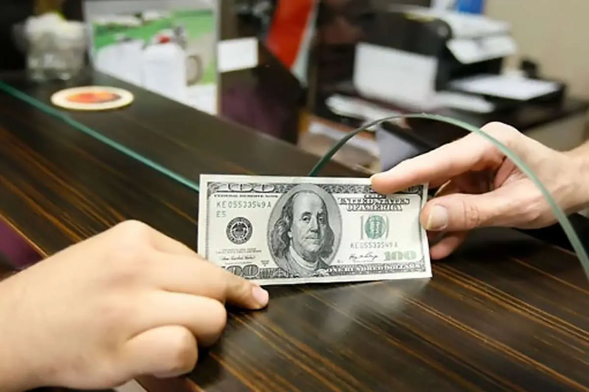 بانک مرکزی: صادرکنندگان ارزشان را به صرافی‌های مجاز بفروشند