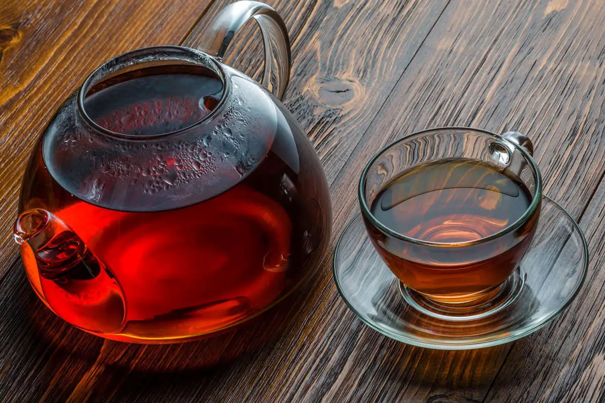 به این دلایل، چای «کهنه دم» نخورید!