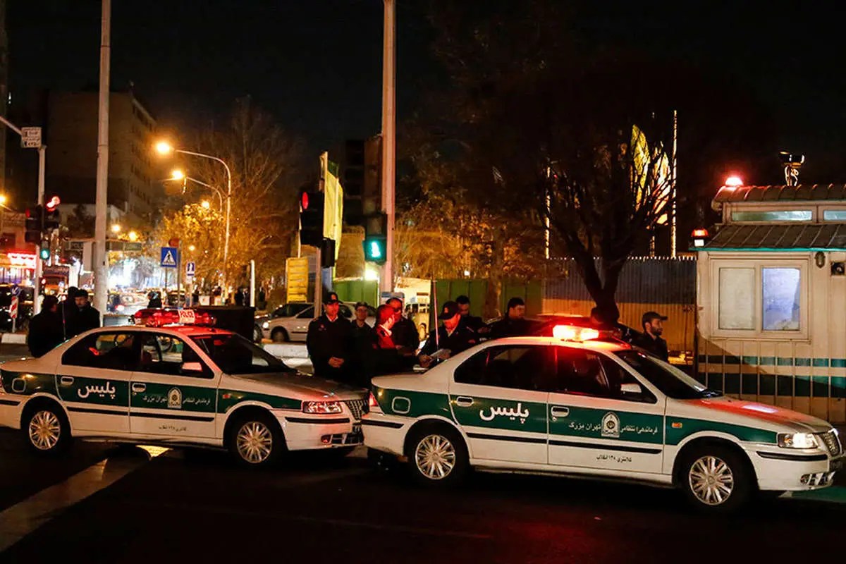 (تصاویر) گشت شبانه پلیس در محلههای مخوف تهران