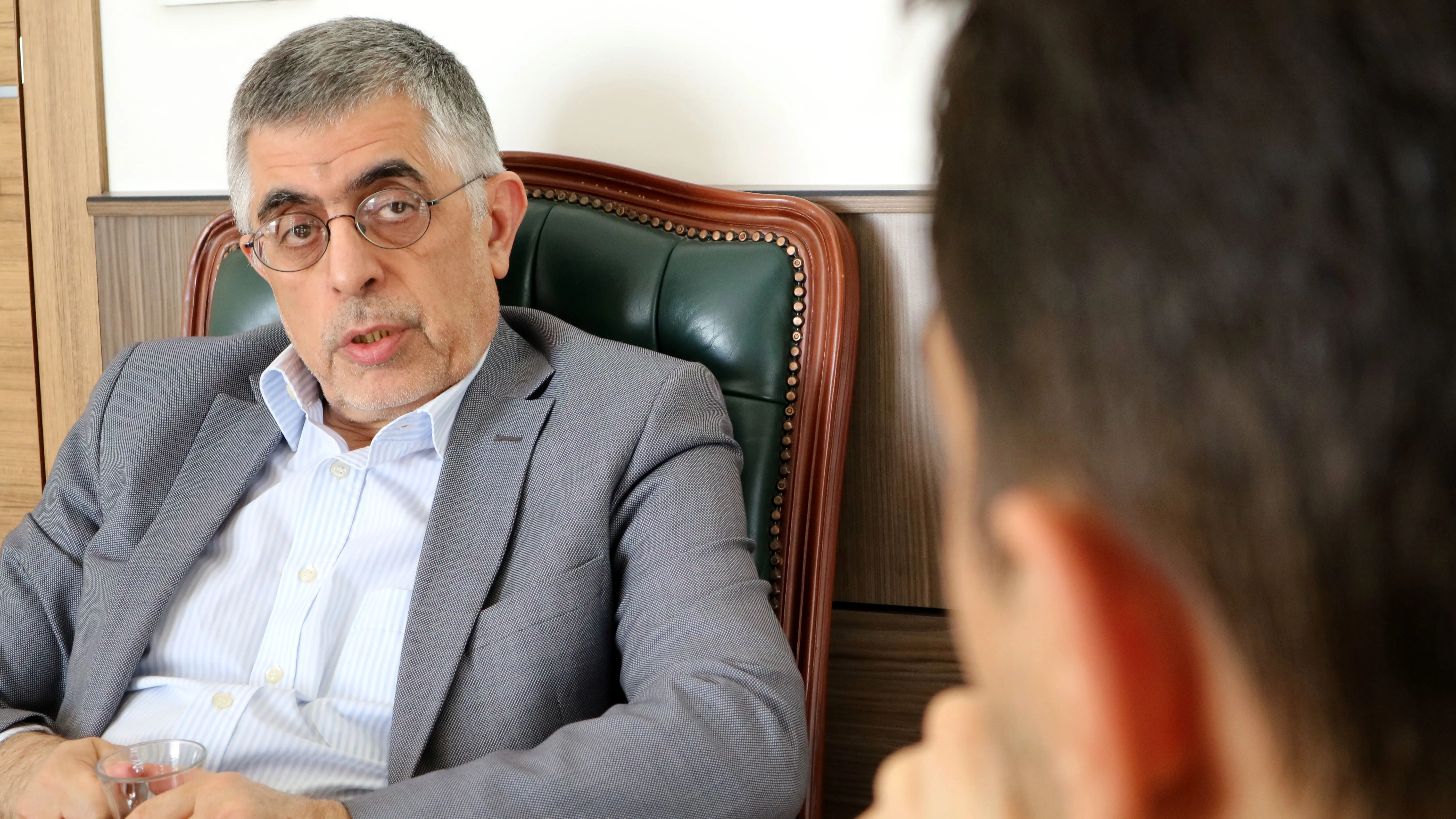 میانه شکرآب کارگزاران و دولت!