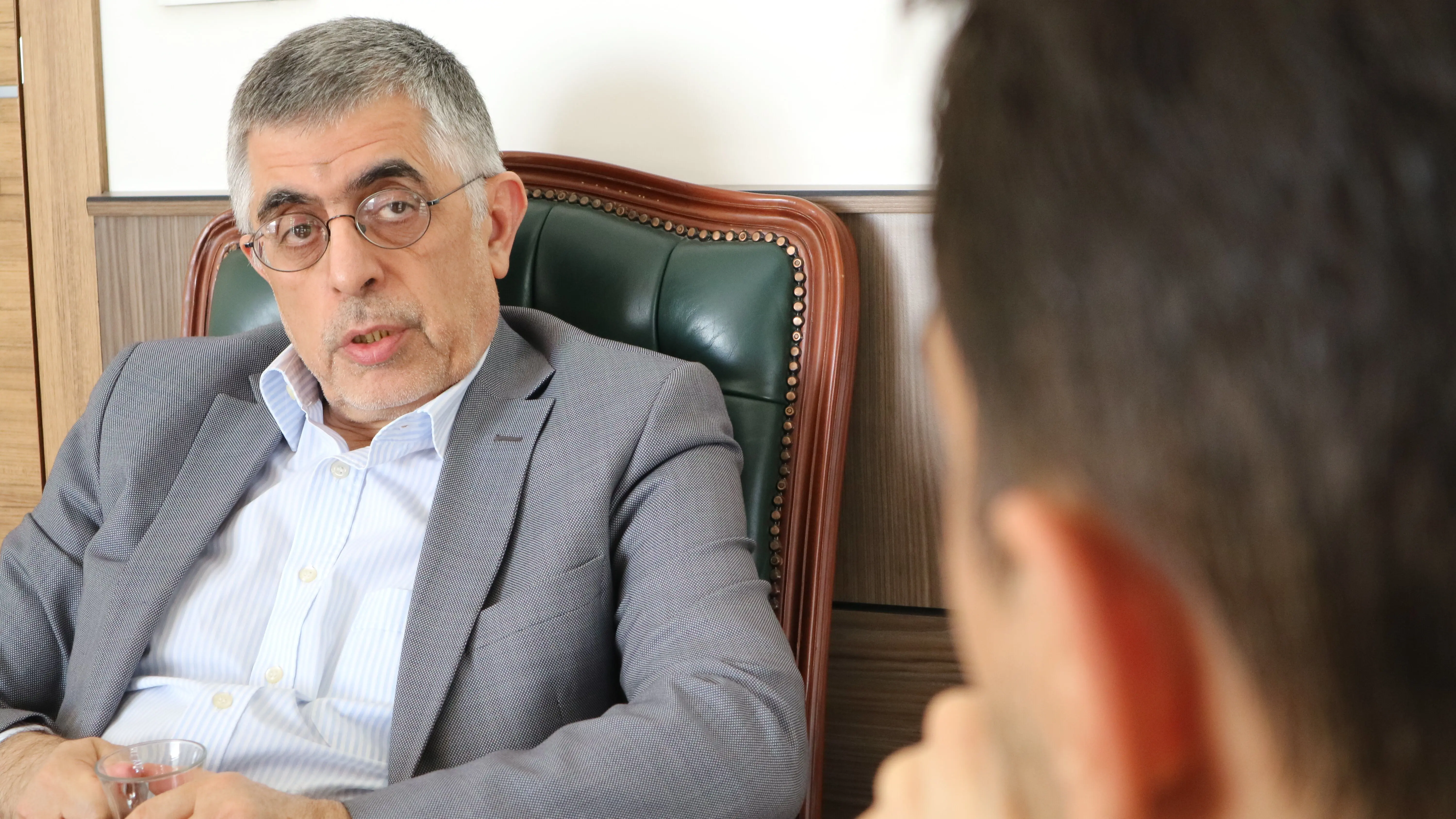 میانه شکرآب کارگزاران و دولت!