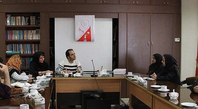 به تئاتر که می‌رسد همه چیز ممنوع است!
