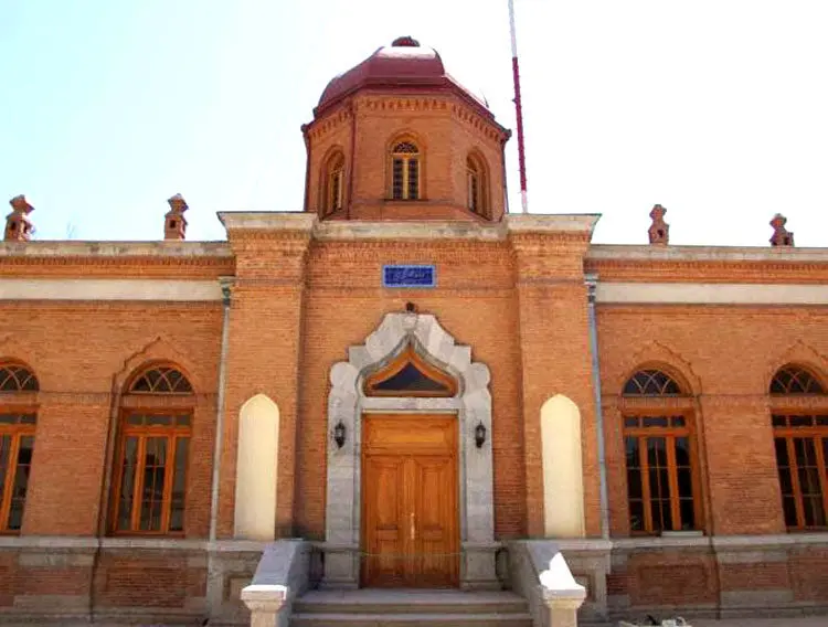 خوش به حال وزیر جوان با این دفتر کارش!