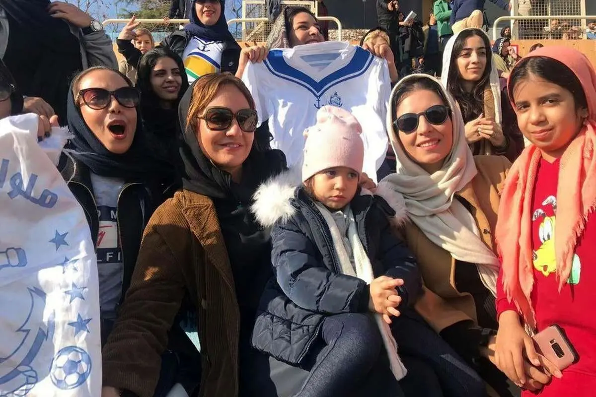 (تصاویر) مهناز افشار تماشاگر ویژه لیگ فوتبال زنان