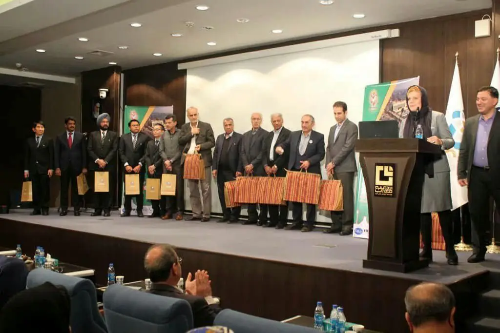 دومین کنگره بین‌المللی فوتبال کلینیک به میزبانی ایران‌مال آغاز شد
