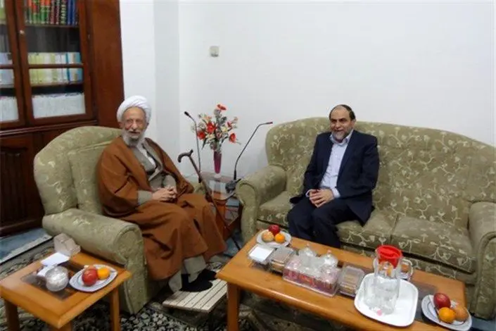 پشت‌پرده جدال خطیب جنجالی با حوزه
