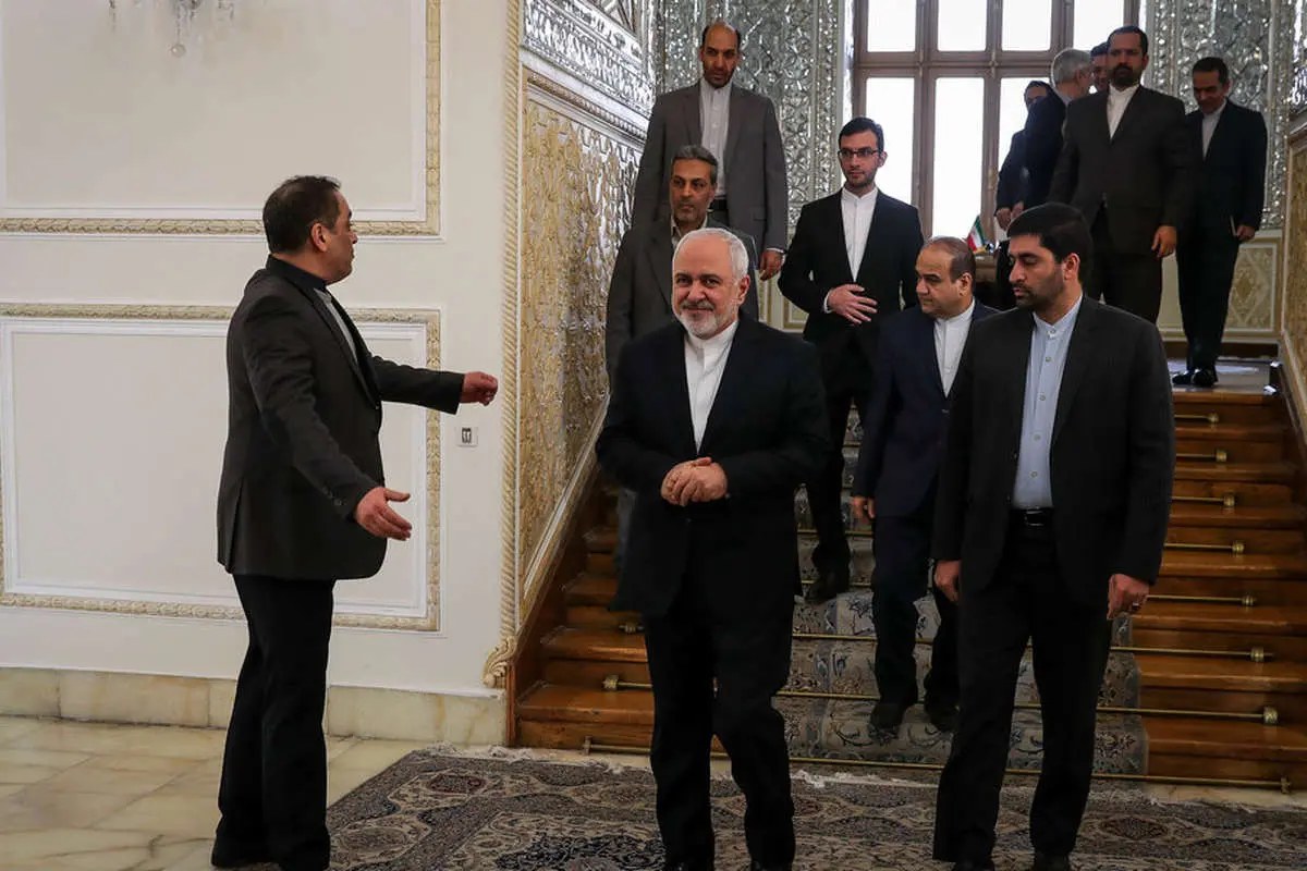 (تصاویر) سکنات ظریف در استقبال از عضو ارشد حماس