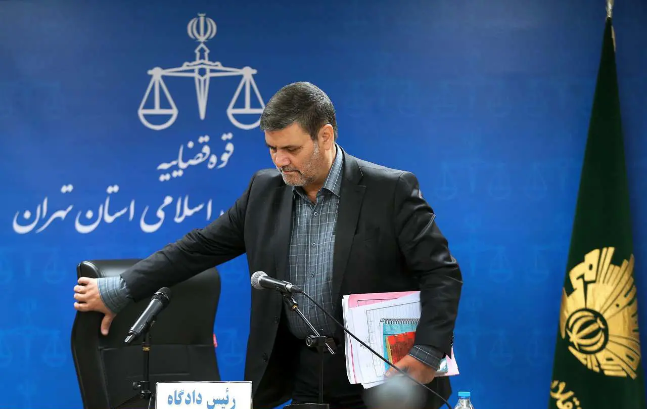 (تصاویر) اولین جلسه دادگاه مدیر مفسد بانکی