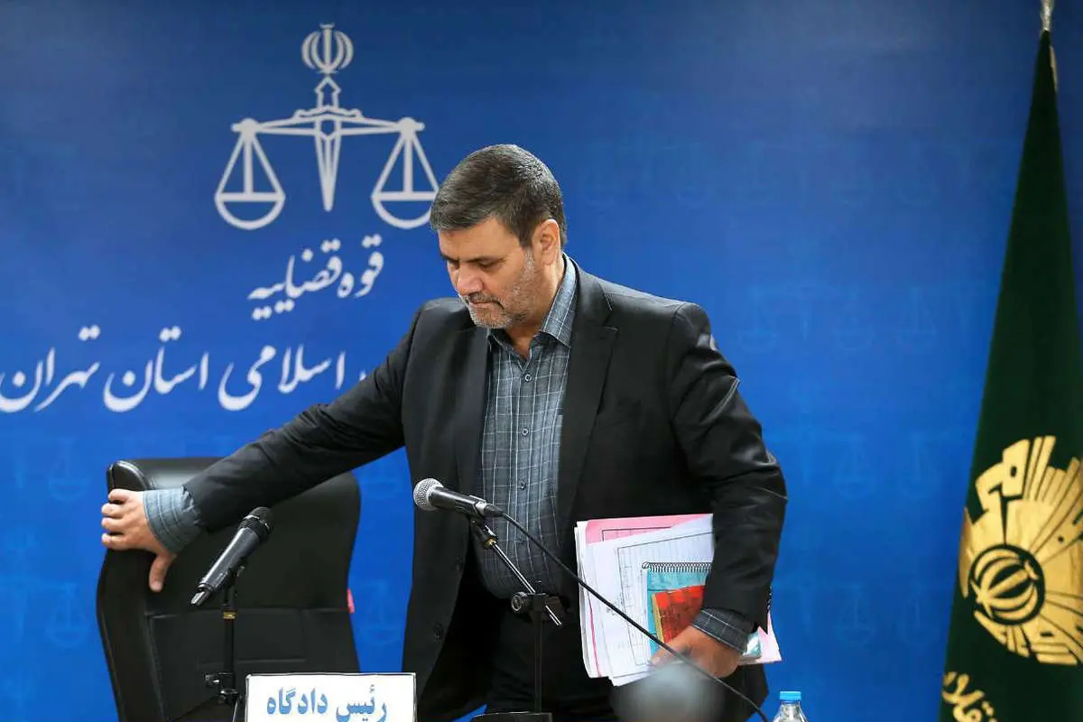 (تصاویر) اولین جلسه دادگاه مدیر مفسد بانکی