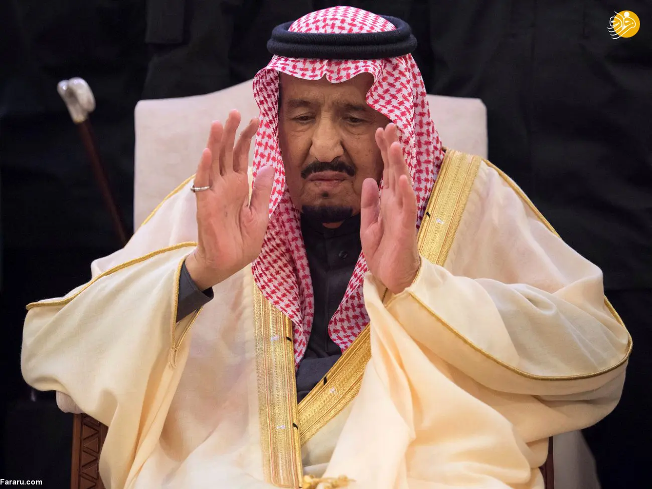 (تصاویر) اندوه ملک سلمان در تشییع جنازه برادرش