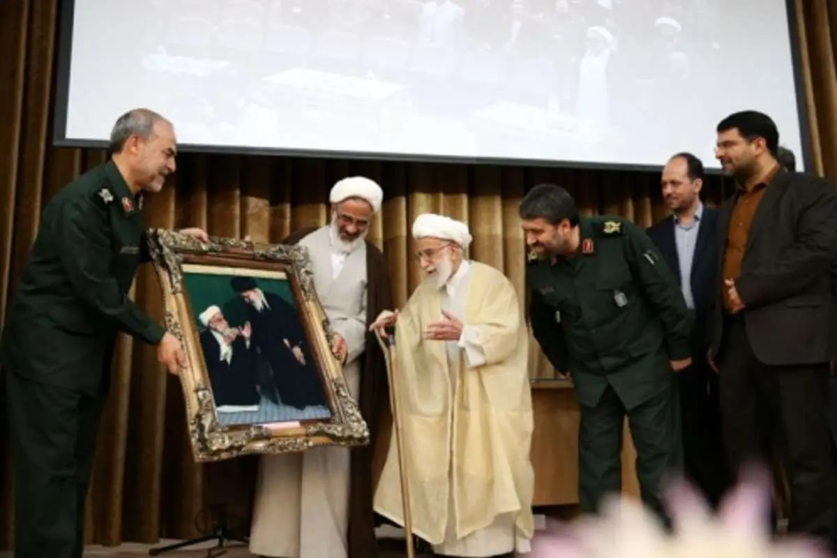 (تصویر) تابلویی که سپاه به آیتالله جنتی هدیه داد