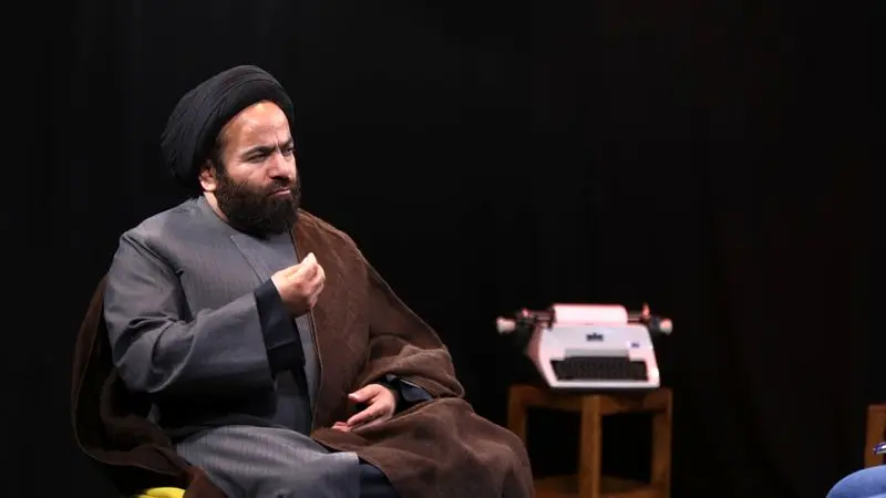 "حسن آقامیری" خلع لباس شد