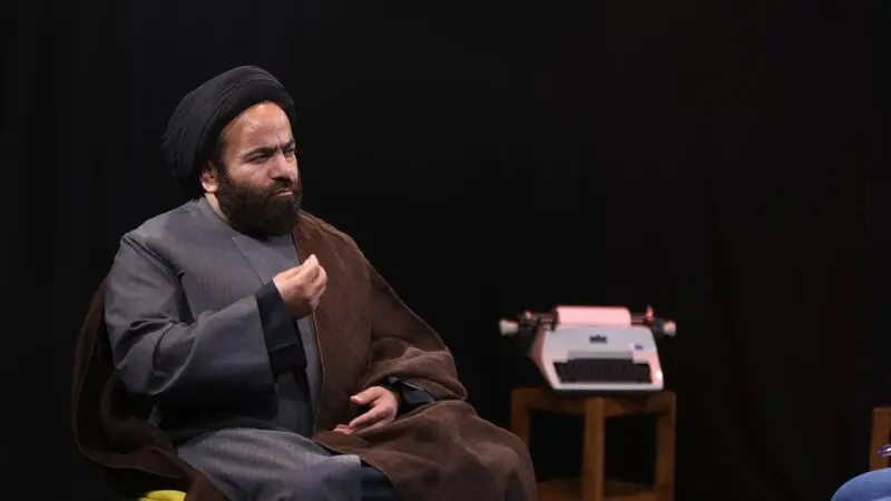 "حسن آقامیری" خلع لباس شد