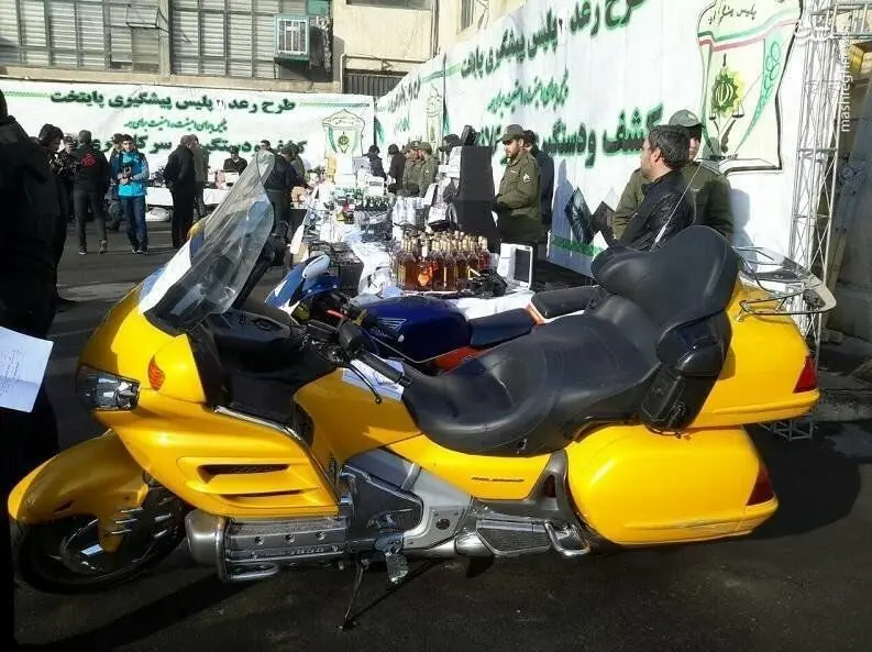 (تصاویر) توقیف موتورسیکلت یک میلیاردی در نیاوران!