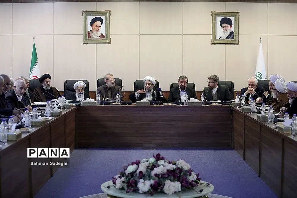 (تصاویر) جایگاه رئیسی در نشست مجمع خبرساز شد