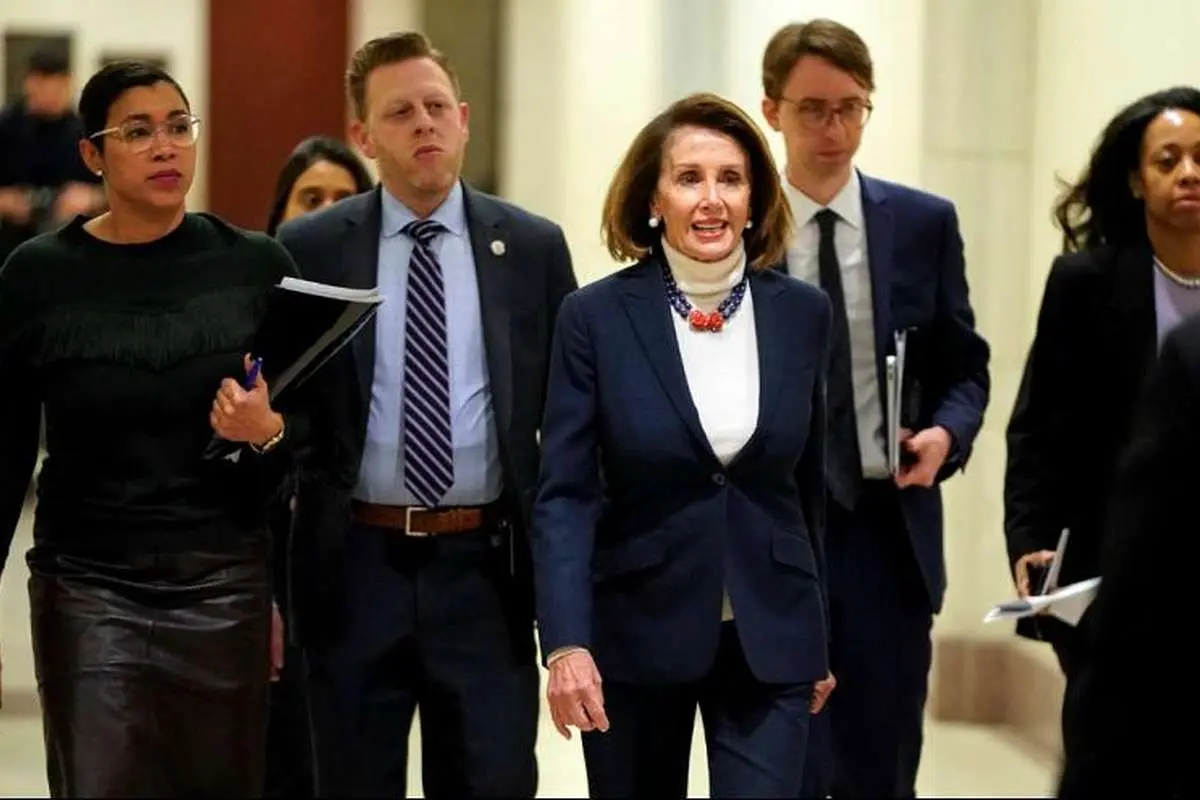 سفر جنجالی ملانیا ترامپ همزمان با لغو پرواز نانسی پلوسی