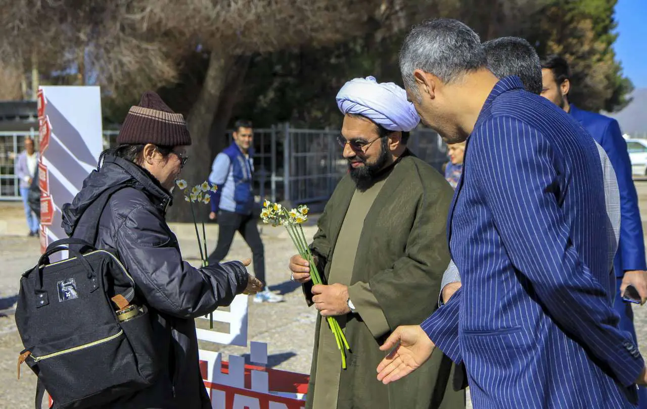 (تصاویر) بازدید هیئت فرهنگی چین از تخت جمشید