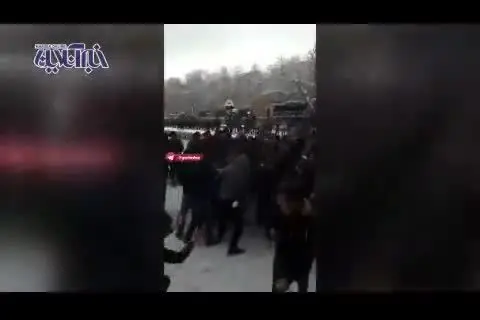 (ویدئو) حمله چندین پسر به ۲ دختر در تبریز!
