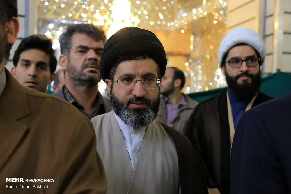 (تصویر) حضور فرزند رهبر انقلاب در تشییع آیت‌الله هاشمی‌شاهرودی