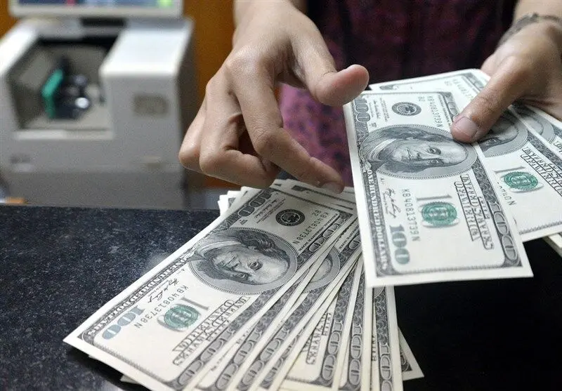 قیمت خرید دلار در بانک‌ها ۸ دی ۱۳۹۷