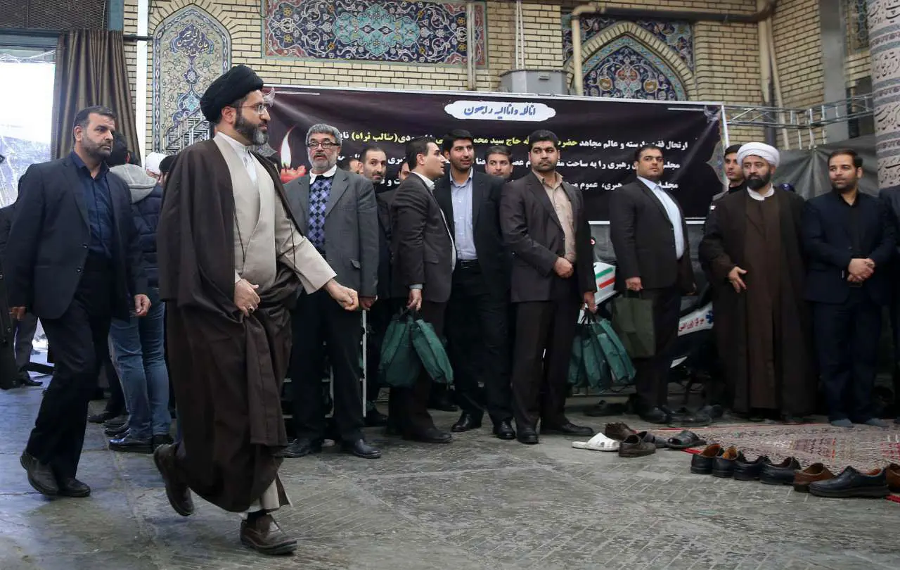 (تصاویر) فرزند رهبر انقلاب در ختم آیت‌الله هاشمی شاهرودی