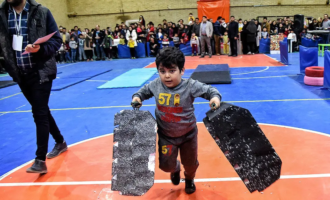 (تصاویر) رقابت داغ و بامزه قوی‌ترین مردان کوچک!