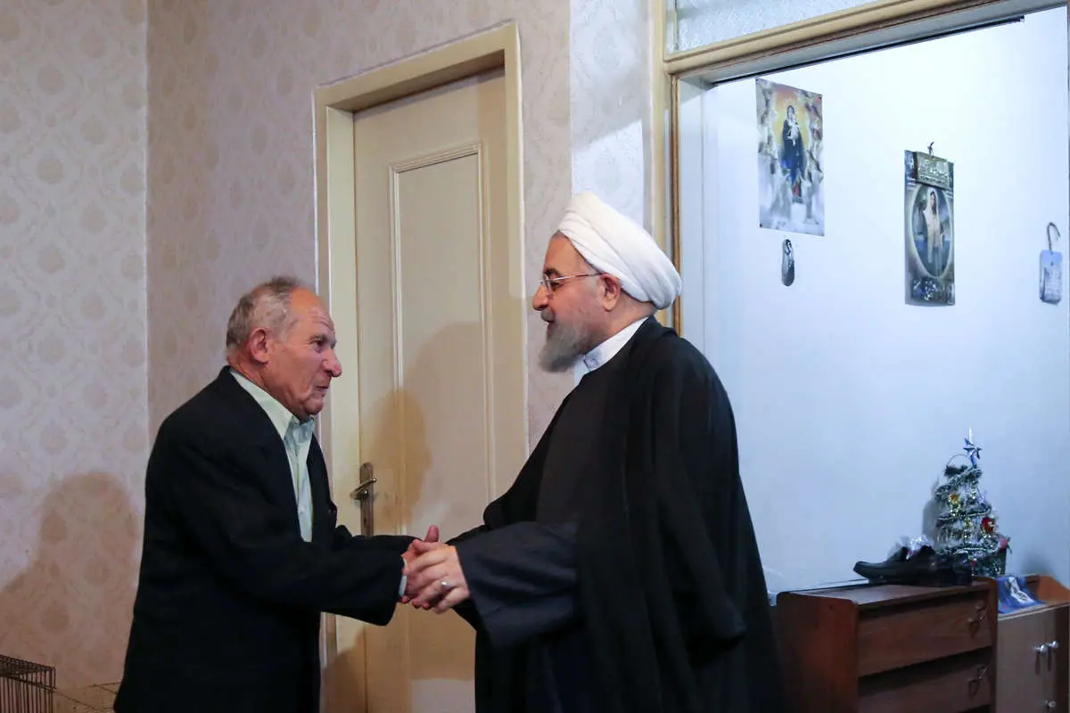 (تصاویر) دیدار روحانی با خانواده شهید ارمنی آلفرد گبری