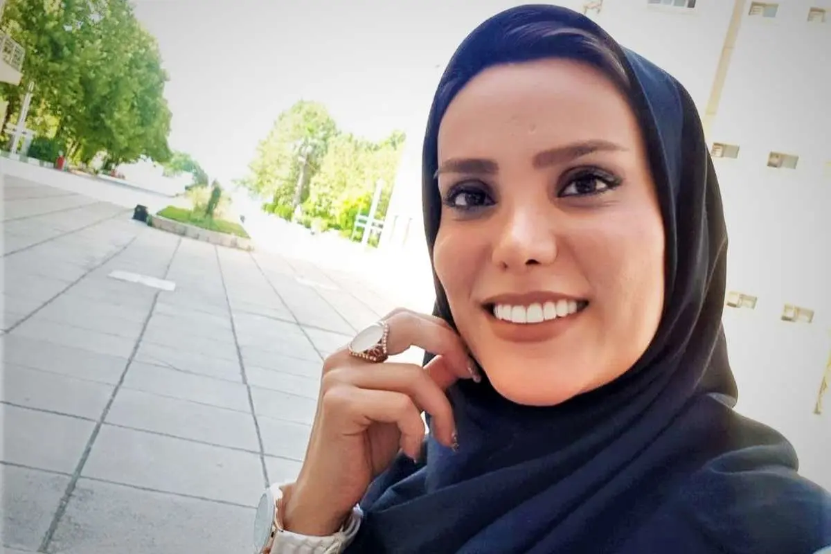 (تصویر) نخستین بانوی استندآپ کمدین ایرانی بر روی صحنه