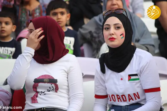 (تصاویر) دختران اردنی، محجبه‌ترین تماشاگران در جام ملت‌ها