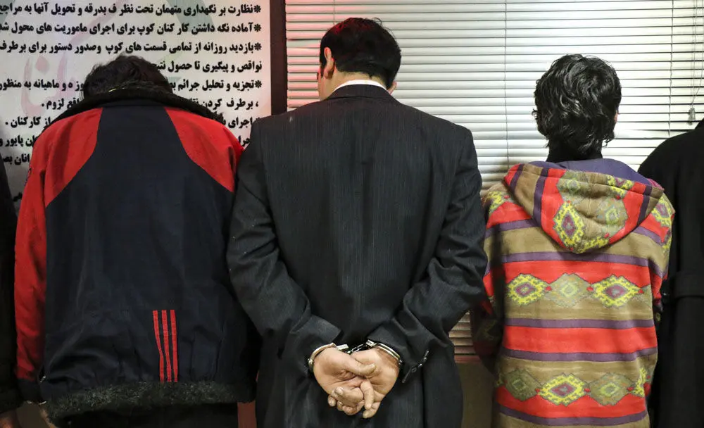 (تصاویر) دستگیری باند جاعلان اسناد رسمی
