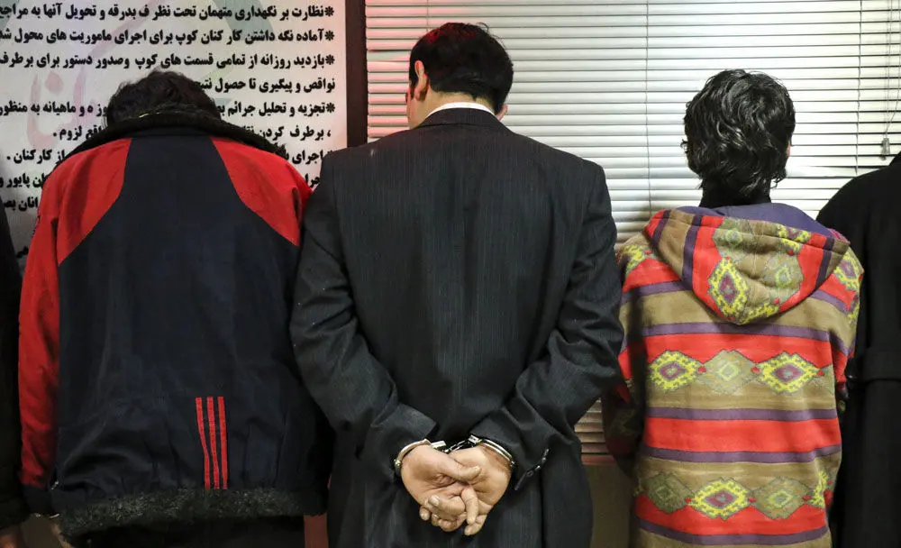 (تصاویر) دستگیری باند جاعلان اسناد رسمی