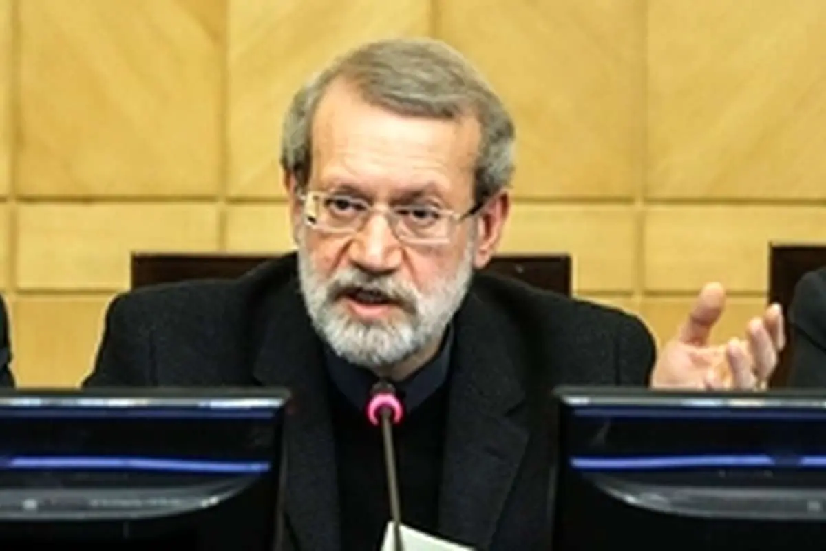لاریجانی: برخی از مسئولان اطلاعات غلط میدهند