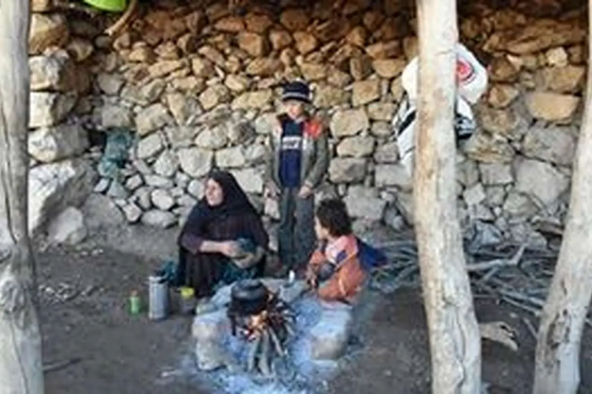 زنی که با ۲ فرزندش در کوه زندگی میکنند