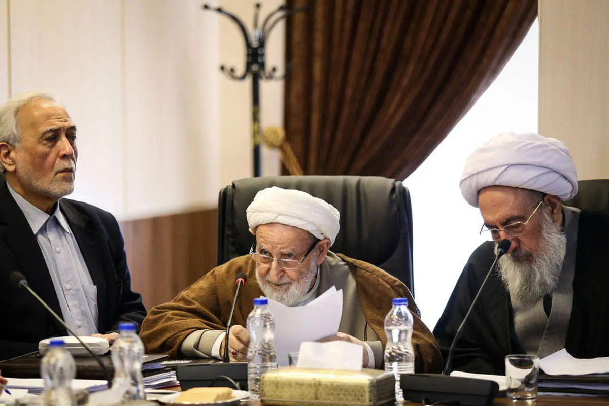 (تصاویر) بررسی پالرمو در مجمع؛ لبخند تلخ ظریف و خنده احمدی‌نژاد!