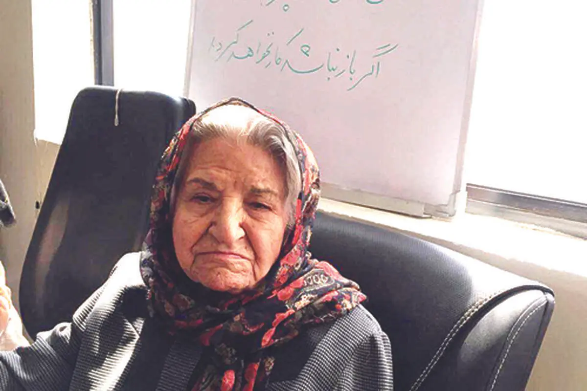 بدرالملوک مادری با ٣ هزار کودک