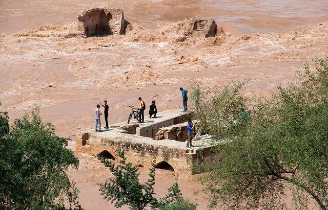 شکستن سیل‌بند هویزه؛ پیشروی آب در برخی روستاهای خوزستان