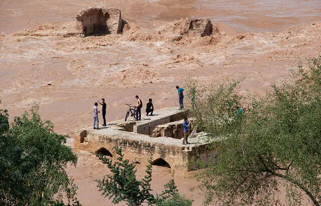 شکستن سیل‌بند هویزه؛ پیشروی آب در برخی روستاهای خوزستان
