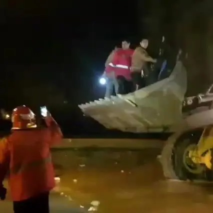 (ویدیو) نجات گرفتاران در سیل لرستان