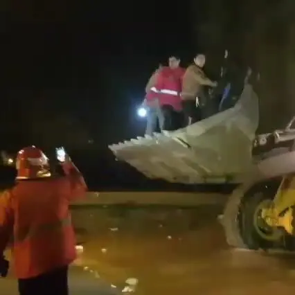 (ویدیو) نجات گرفتاران در سیل لرستان