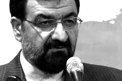 محسن رضایی تمام قد در برابر احمدی نژاد
