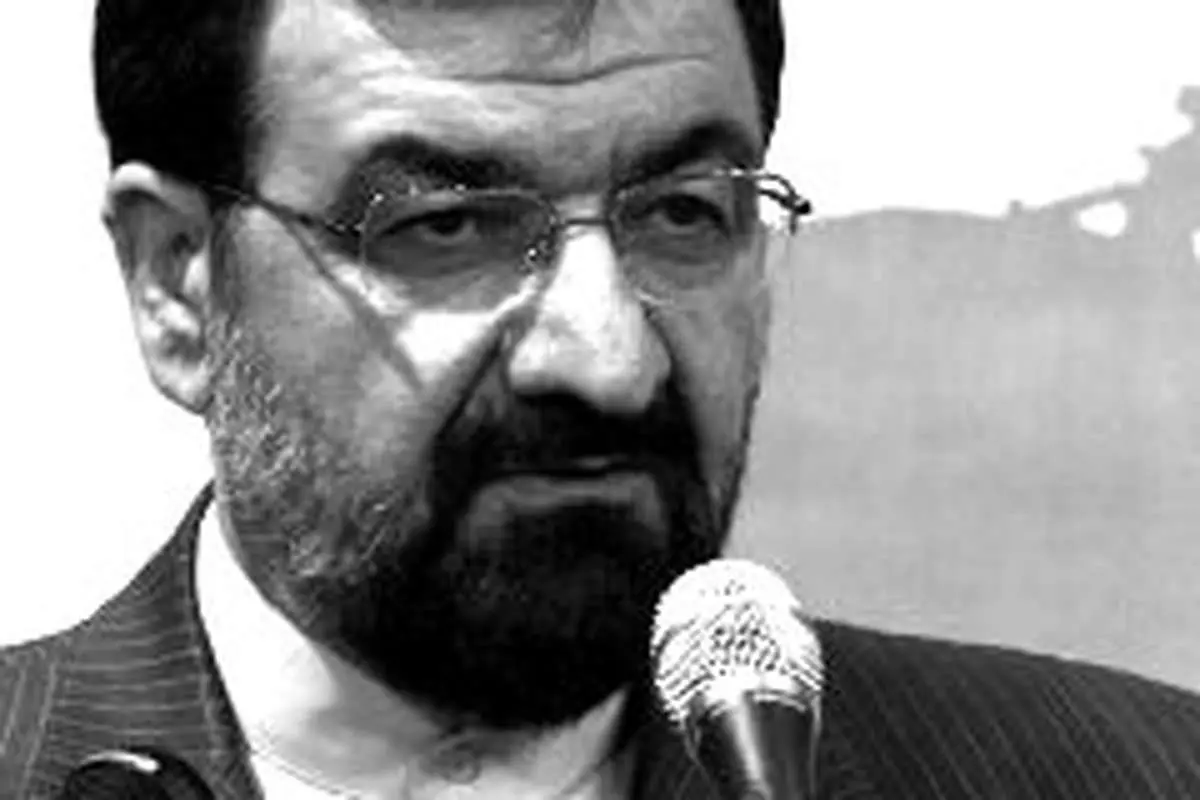 محسن رضایی تمام قد در برابر احمدی نژاد