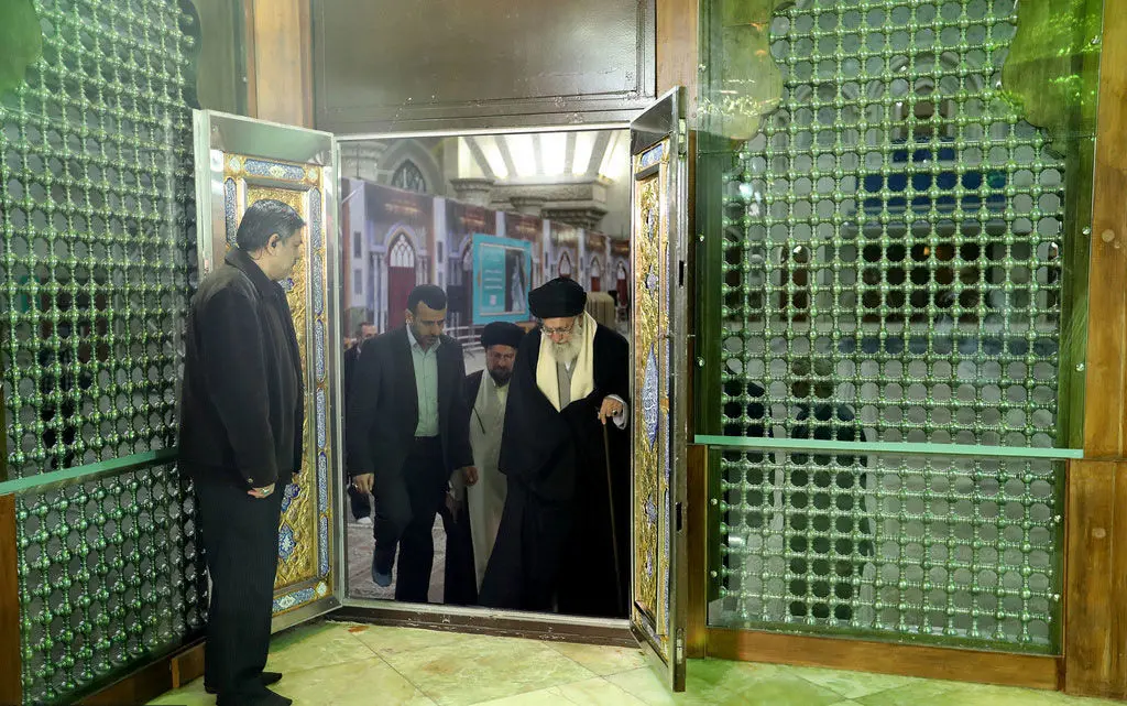 (تصاویر) حضور رهبر معظم انقلاب در حرم امام خمینی(س)
