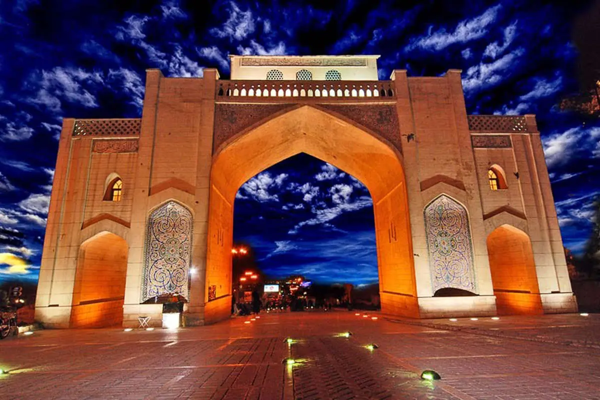 جاذبه‌های دیدنی شیراز؛ شهر شعر و راز با گنبدهای نیلی