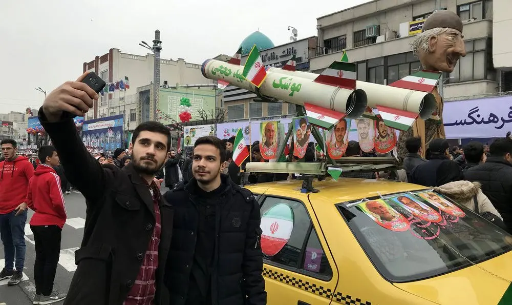 (تصاویر) متن و حاشیه راهپیمایی ۲۲ بهمن