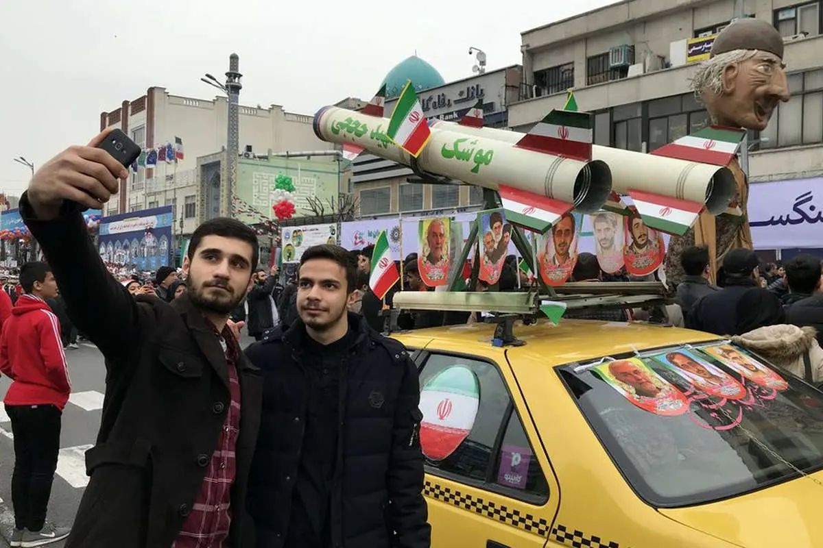 (تصاویر) متن و حاشیه راهپیمایی ۲۲ بهمن