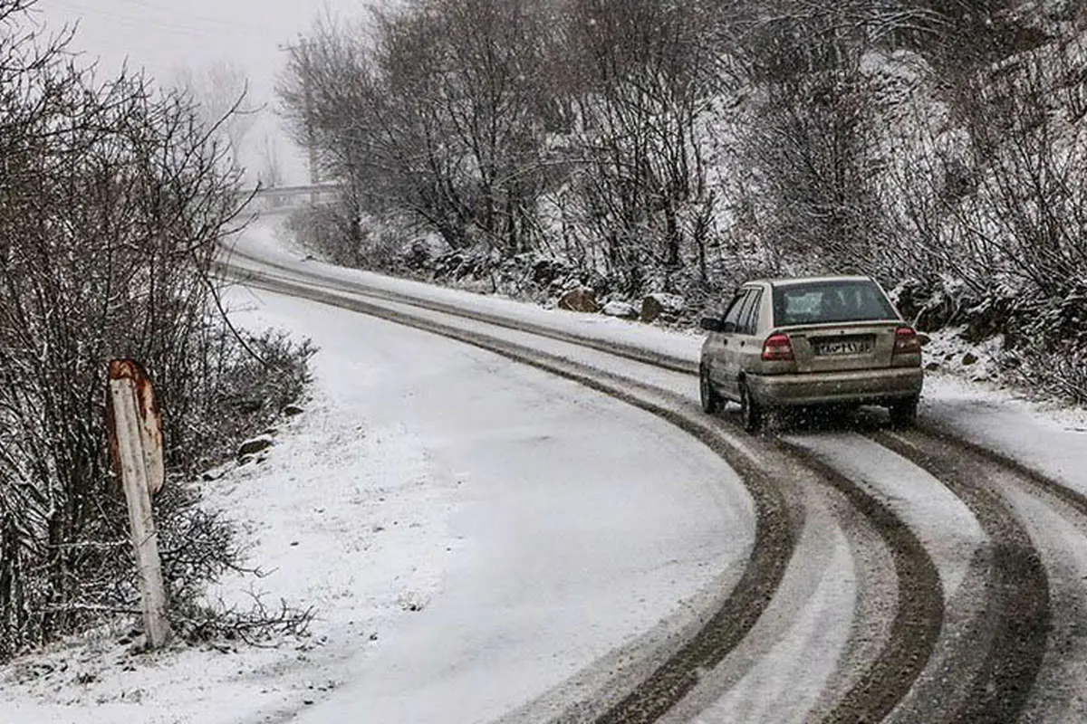 بارش برف در محورهای ۱۰ استان کشور
