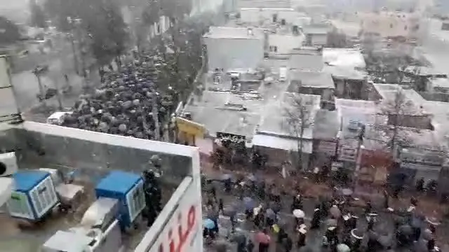 (ویدیو) راهپیمایی۲۲ بهمن ۹۷ یاسوج زیر بارش برف