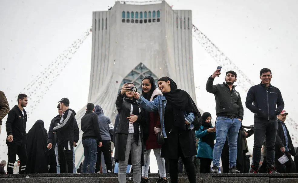 (تصاویر) قاب‌های متفاوت از راهپیمایی ۲۲ بهمن در کشور