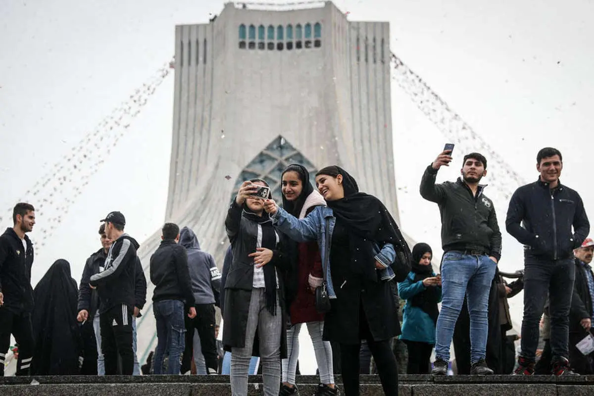 (تصاویر) قاب‌های متفاوت از راهپیمایی ۲۲ بهمن در کشور