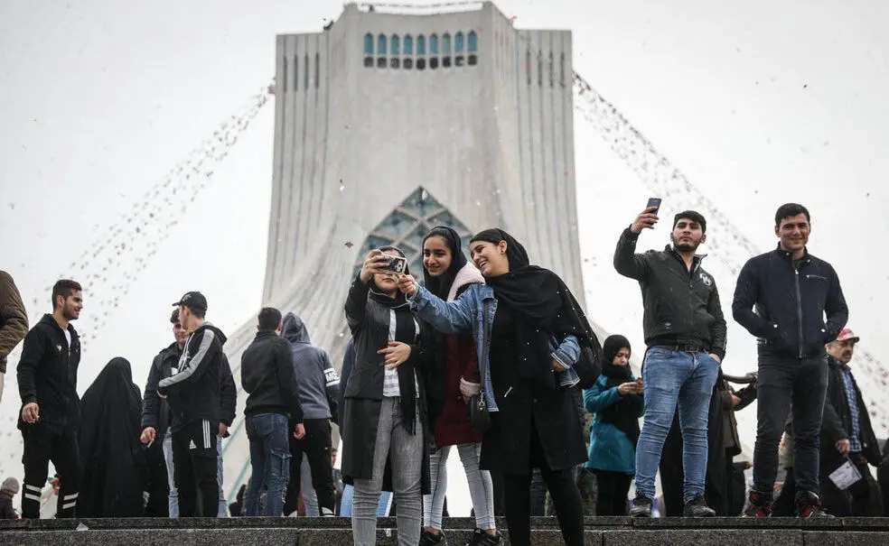 (تصاویر) قاب‌های متفاوت از راهپیمایی ۲۲ بهمن در کشور